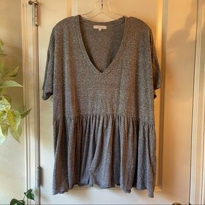 Gray v-neck flowy t-shirt
